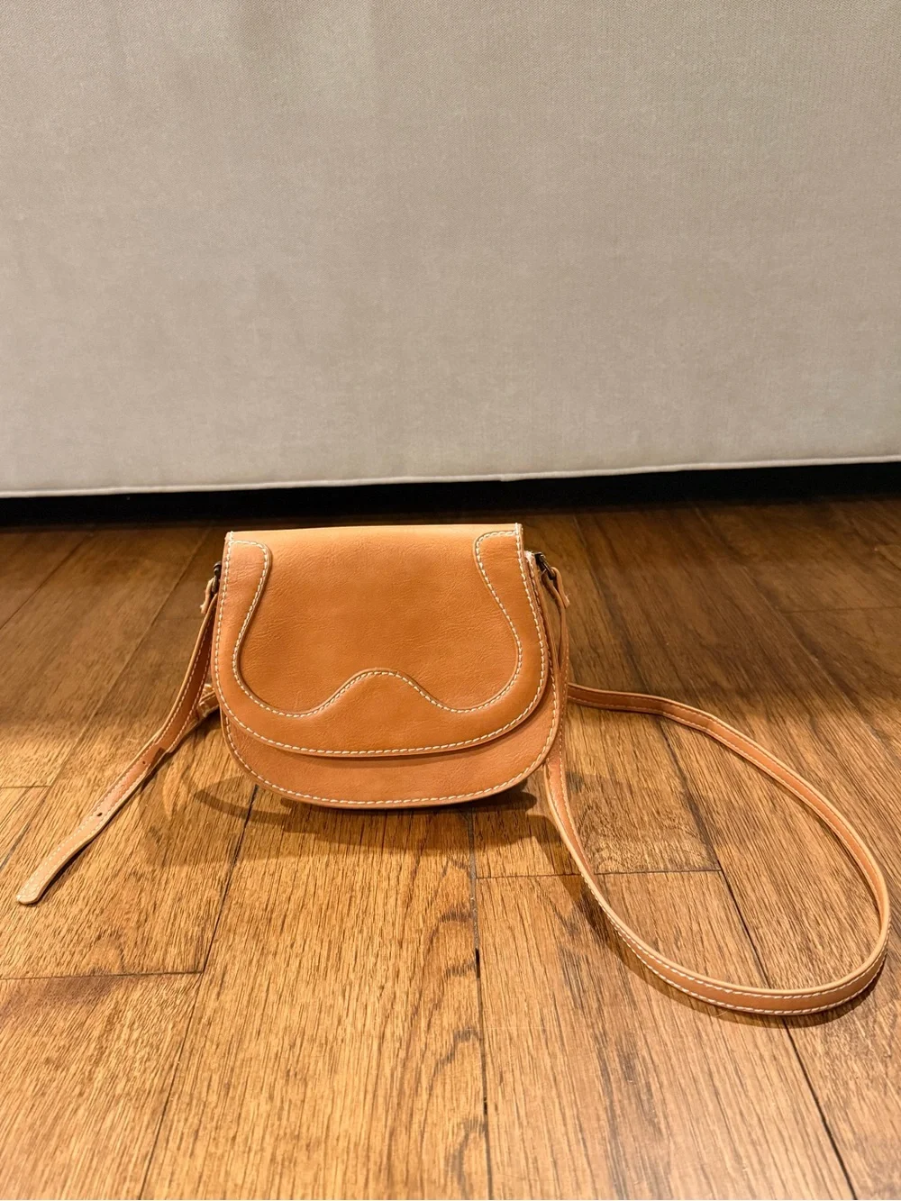 Universal Thread Tan Crossbody Saddle Bag with Contrast Stitching